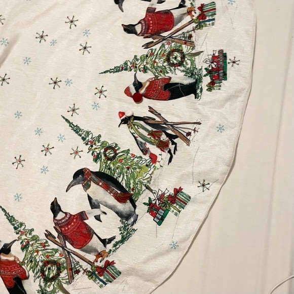 Queenwest Festive Penguin Christmas Tree Skirt - Picture 3 of 16